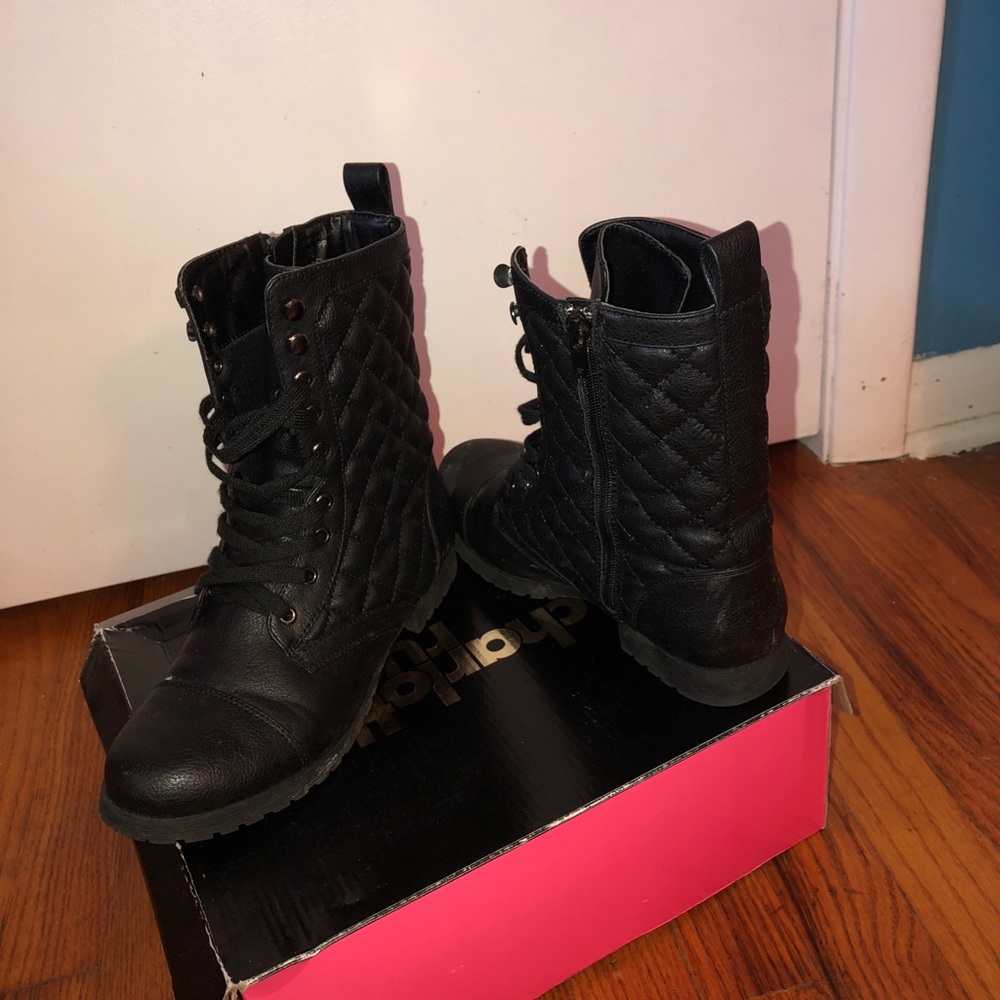 Quilted combat boots